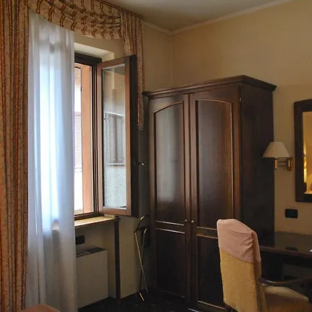 Hotel Pavone Angera