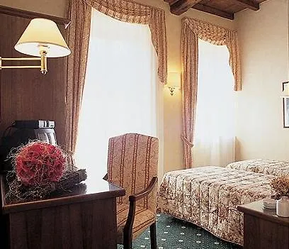 Pavone Hotel Angera