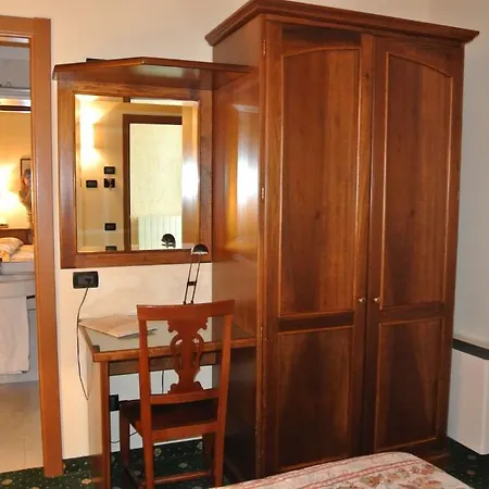 Pavone 3* Angera